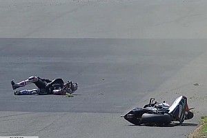 VIDEO: Zware crash voor Aleix Espargaro in vierde training Britse GP