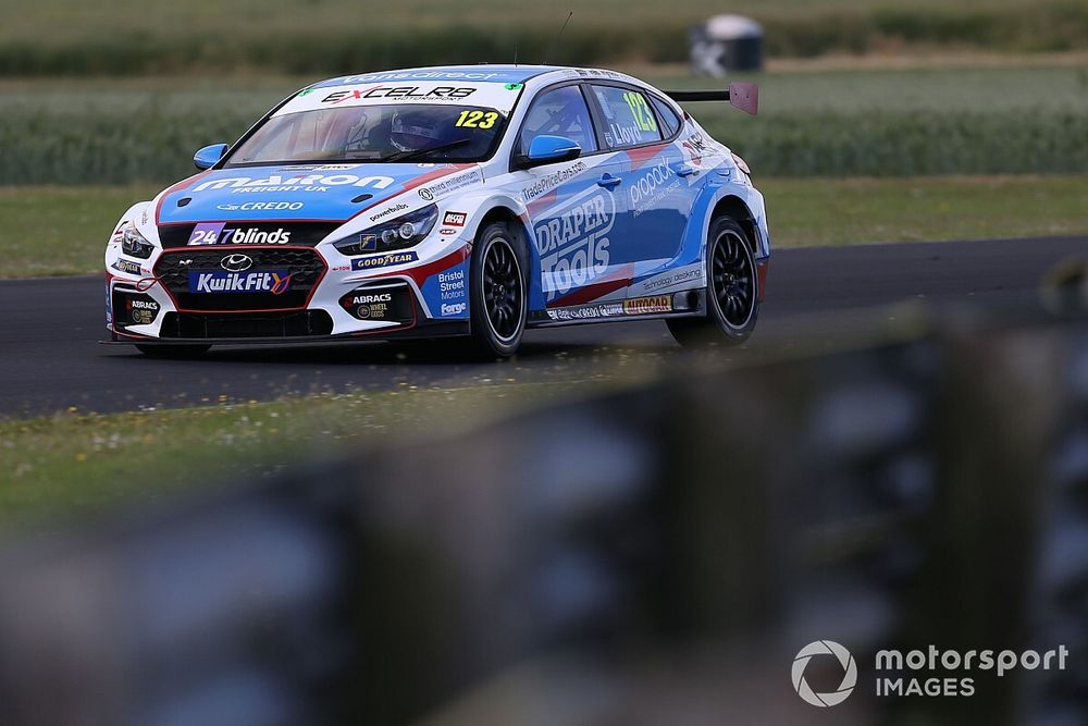 BTCC Croft: Lloyd beats Turkington for emotional win in Race 1