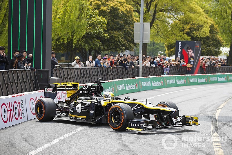 F1-es utcai parádé Sanghajban az 1000. nagydíj tiszteletére: galéria