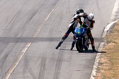 Após carona, pilotos saem no tapa em competição de motos na Costa Rica