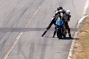 Após carona, pilotos saem no tapa em competição de motos na Costa Rica