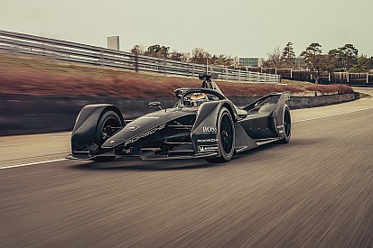 VÍDEO: Carro da Porsche para próxima temporada da Fórmula E vai à pista