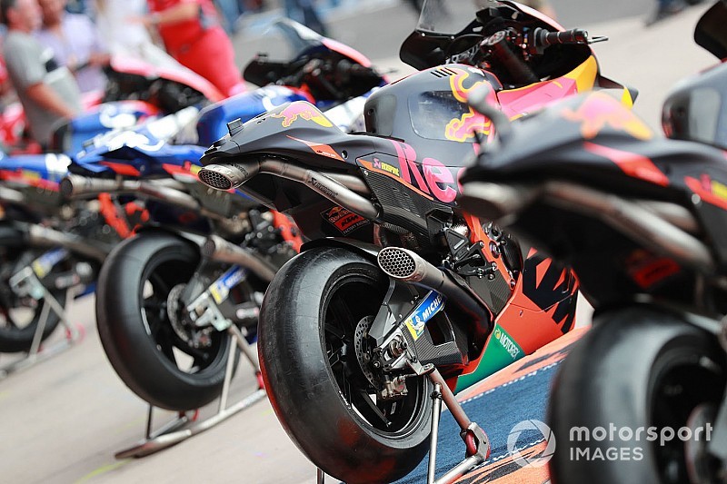 KTM resta fino al 2026, ma taglia la Moto2. In Moto3 torna Husqvarna