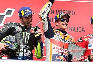 Márquez: "¿Rossi compañero de equipo? ¡Hombre!, si corre hasta los 50…"