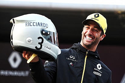 Ricciardo ve Hulkenberg kask tasarımlarını tanıttılar