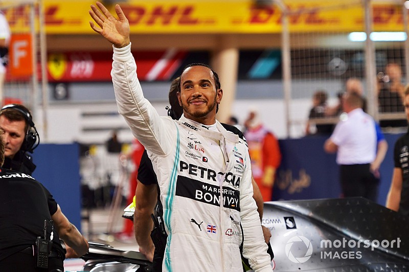 Hamilton na meevaller in Bahrein: “Rare manier om te winnen"