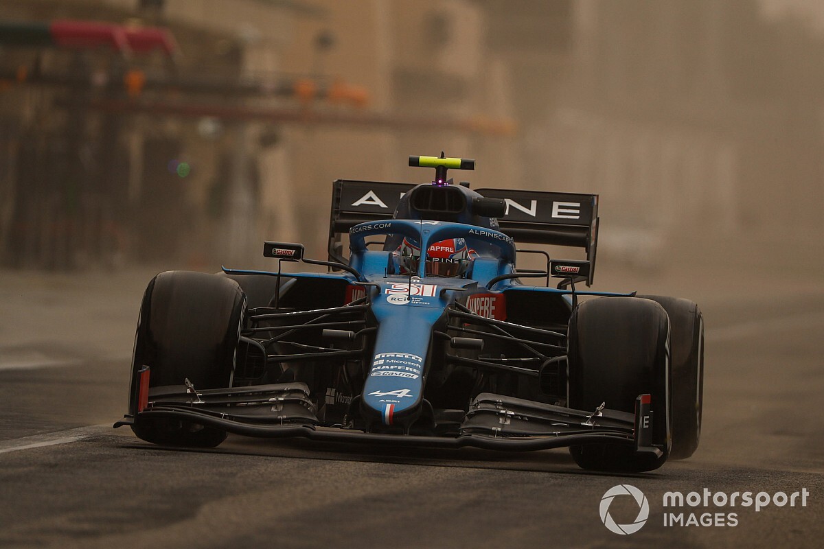 Galéria az F1 homokviharban futott délutáni tesztjéről