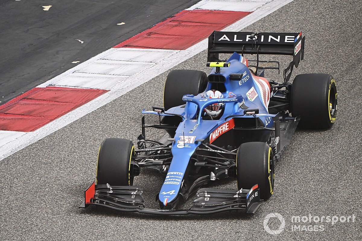Alpine: A speciális légbeömlők és a nagyobb motorborítás bevált!