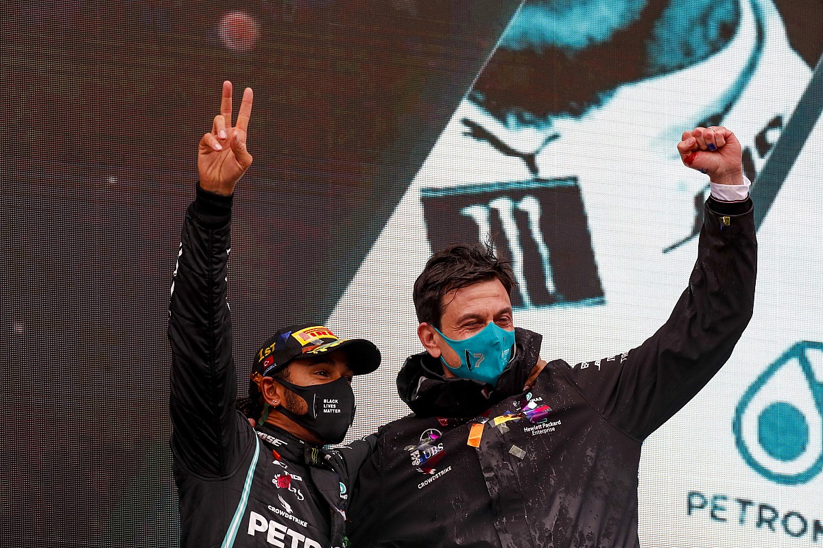 Mercedes: i rinnovi di Hamilton e Wolff dopo Abu Dhabi