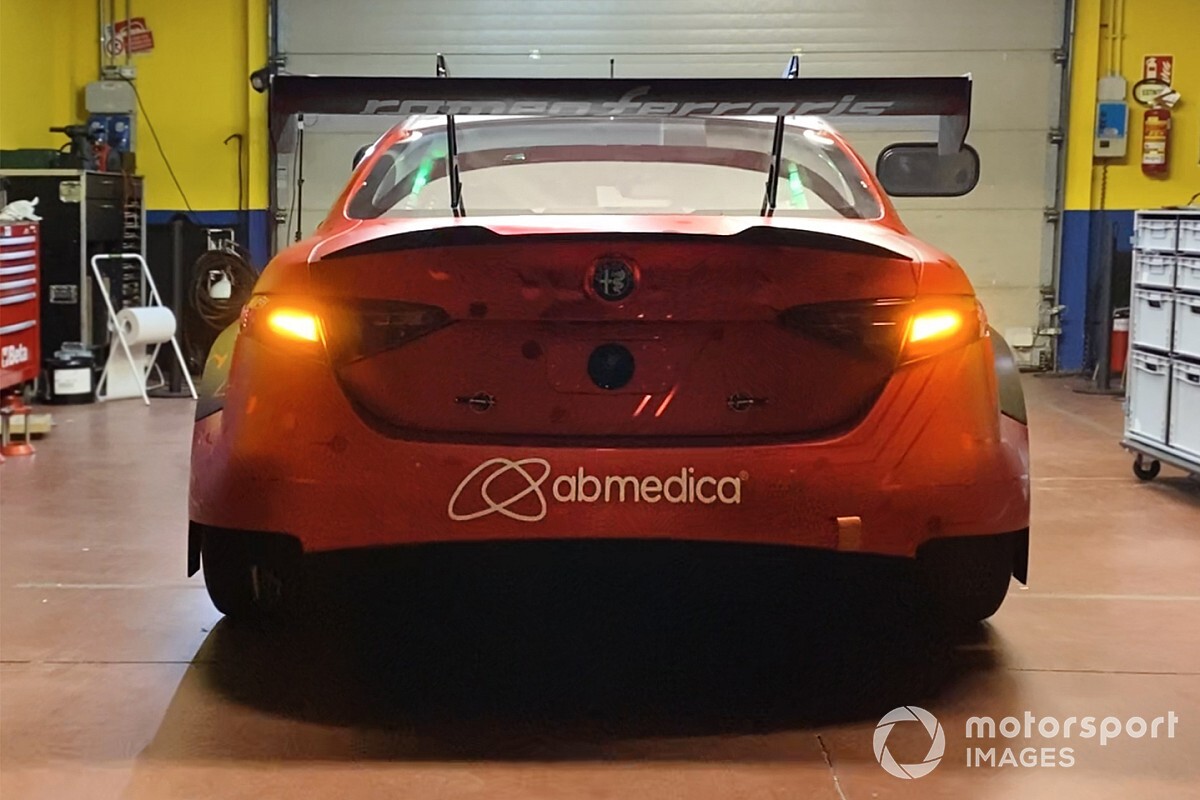 L'Alfa Romeo Giulia ETCR completa l'installazione delle batterie