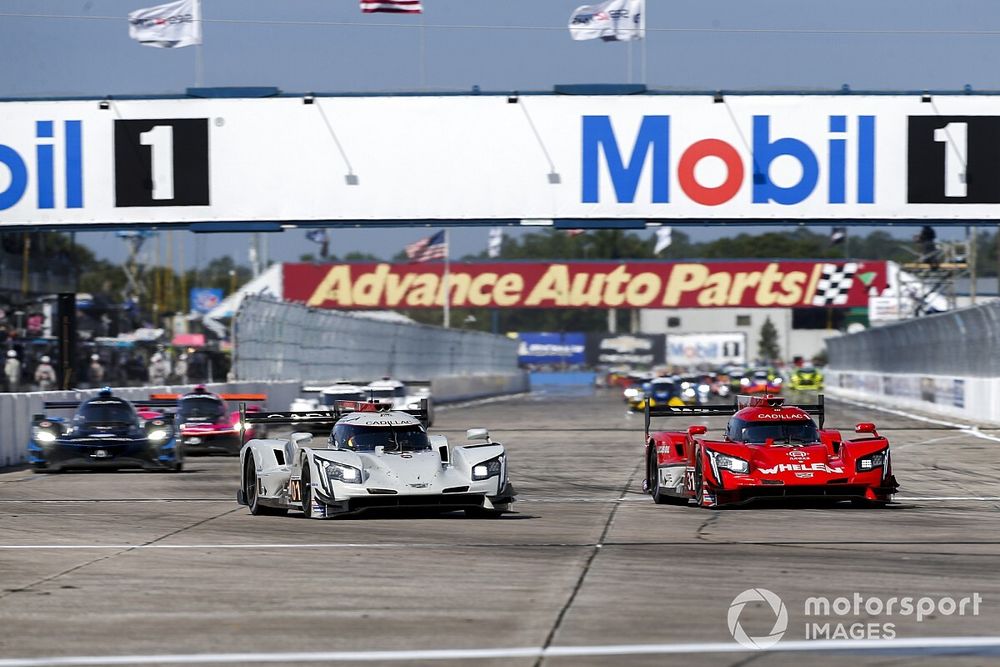 #31 Action Express Racing Cadillac DPi, DPi: Mike Conway, Felipe Nasr, Pipo Derani, #01: Chip Ganassi  Racing Cadillac DPi , DPi: Renger van der Zande, Scott Dixon, Kevin Magnussen