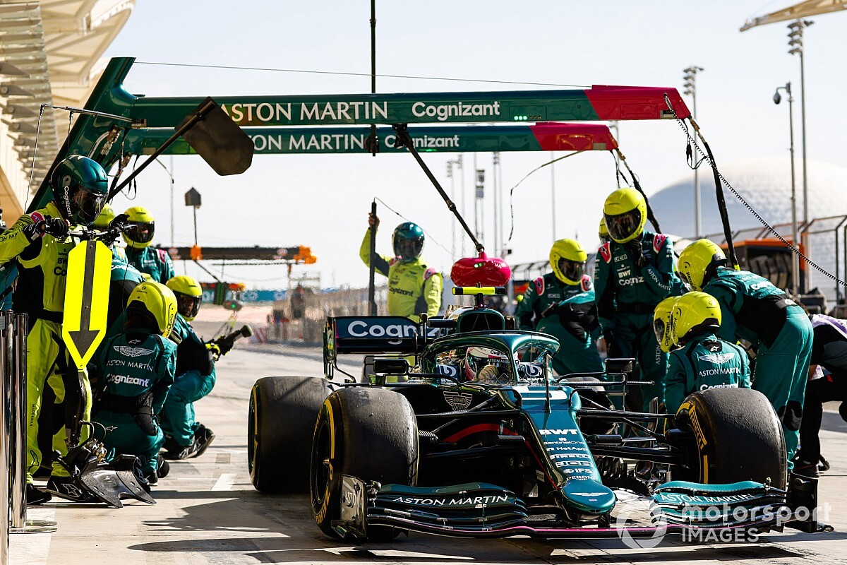 Vettel wil teamcollega's beter leren kennen