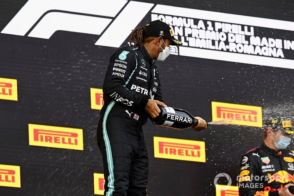 Hamilton: ''W12, geçtiğimiz yıllara göre daha 'bıçak sırtında' görünüyor"