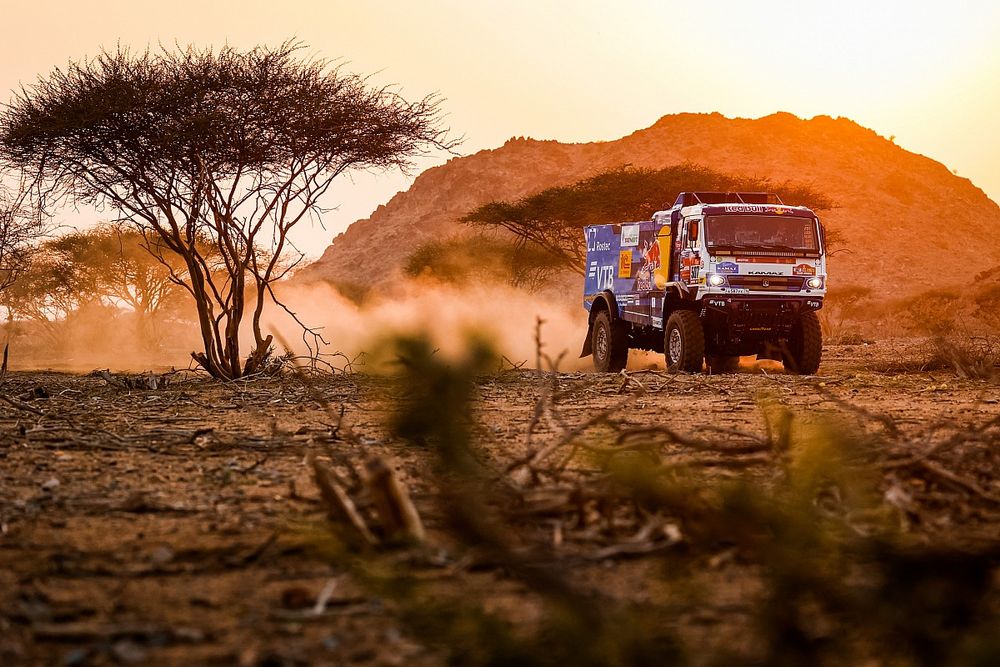 Dakar, Camion, Tappa 1: Sotnikov in rimonta col Kamaz