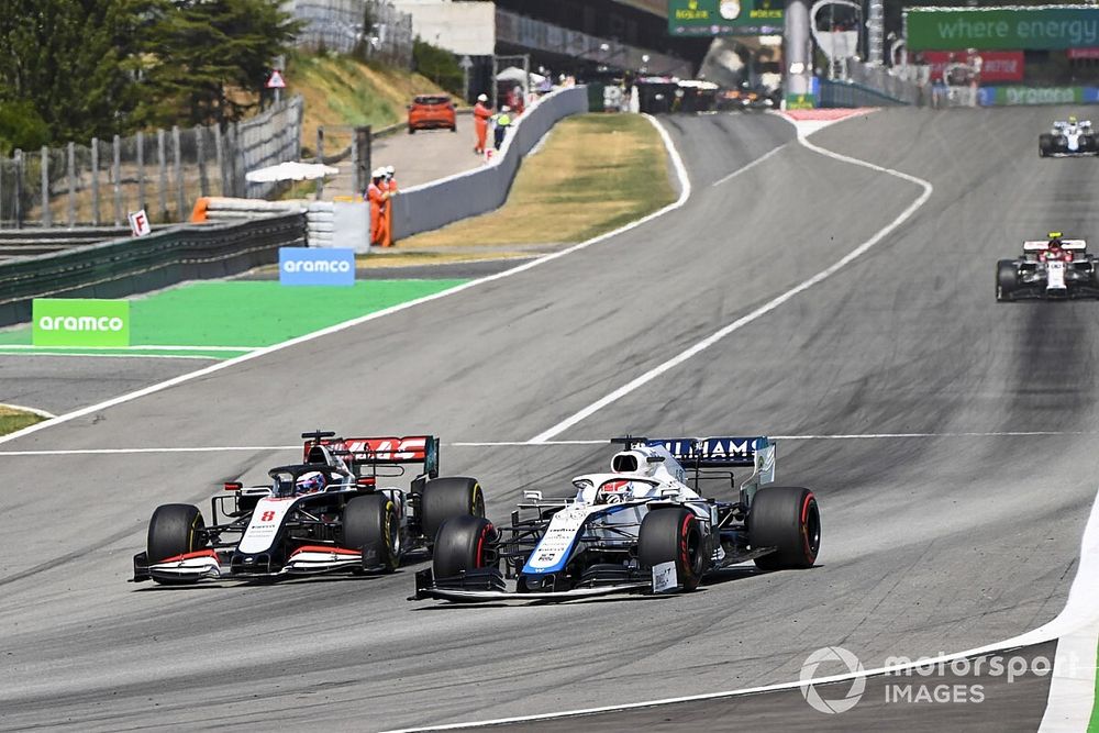 Russell: "Alfa Romeo ve Haas'ın çok fazla gerisinde değiliz"