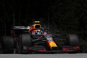Albon: Nem tudom hibáztatni a csapatot, amiért Verstappen kapta meg az új szárnyat
