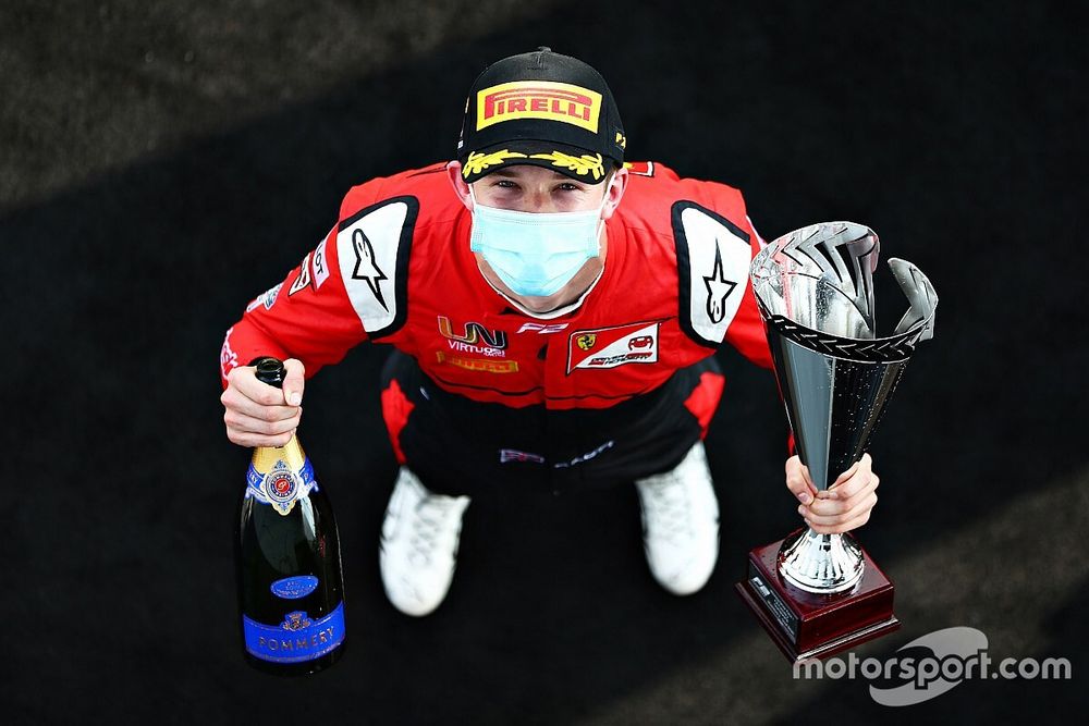 Russell tipt Ilott voor binnenhalen Formule 2-titel in 2020