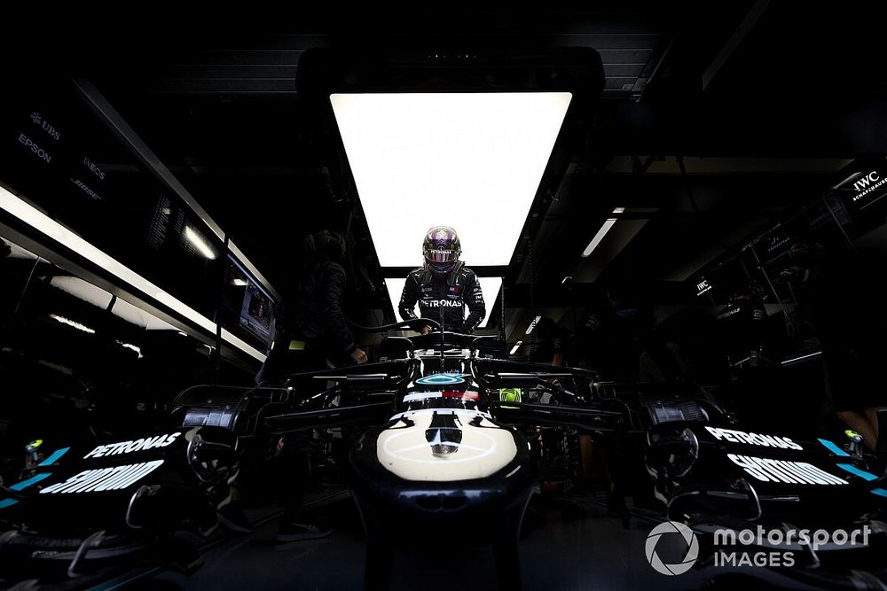 Hamilton: “90. pole pozisyonunu aklım almıyor!”