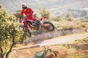 Irmãos Márquez voltam a pilotar moto após 70 dias