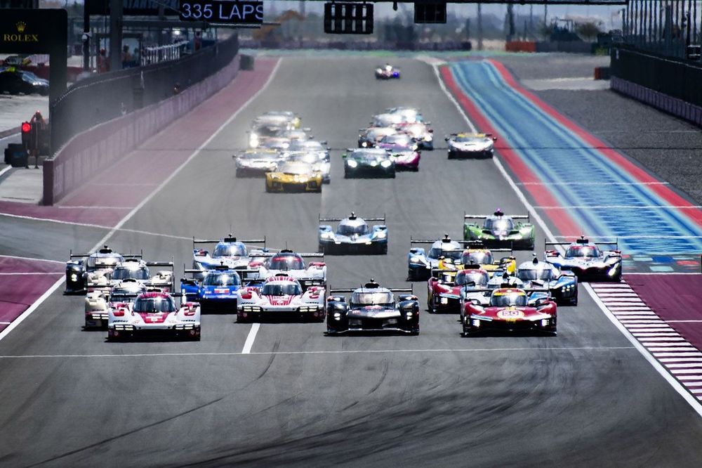 El #50 Ferrari AF Corse Ferrari 499P de Miguel Molina lidera en la salida