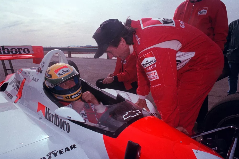 Ayrton Senna receives some last minute advice from Emerson Fittipaldi before testing the Penske Chevrolet PC22 for the first time