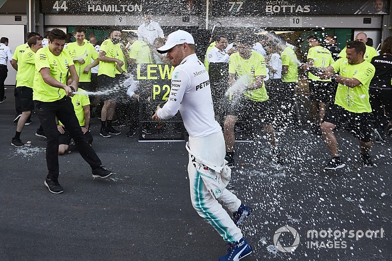 Látványos képeken Bottas bakui győzelme: Rosberg nyomában?