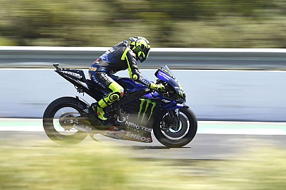 Rossi és a Yamaha is nagyon szenved Jerezben