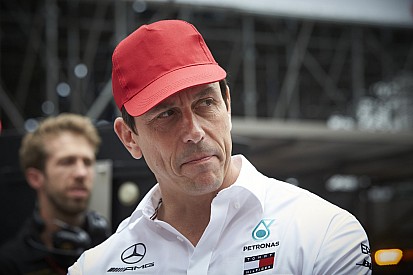 Wolff: "Lauda'nın ailesi Mercedes hisselerini satıyor"