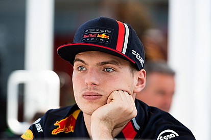 Verstappen ontkent een agressieve rijstijl te hebben
