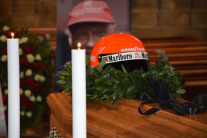 Foto's: Fans nemen afscheid van Niki Lauda