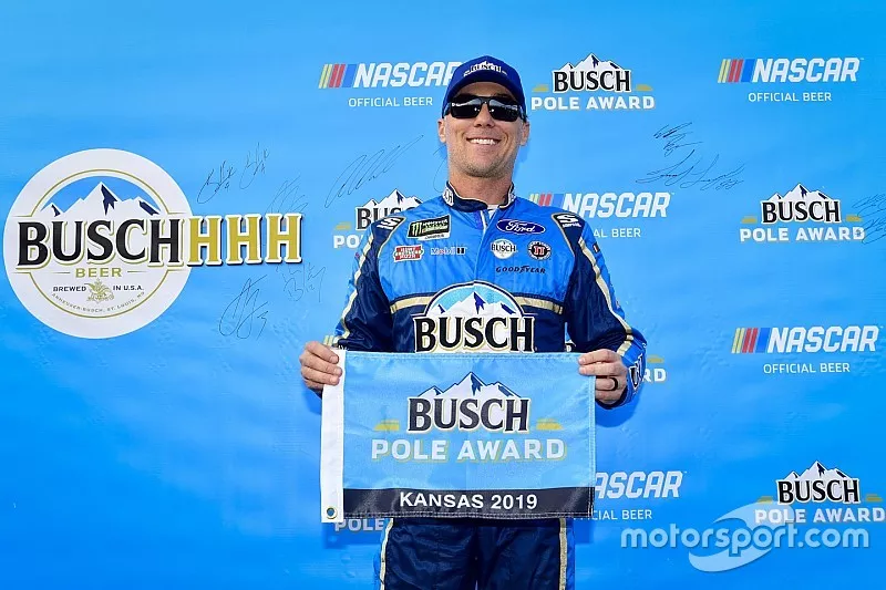 Pole Sitter Kevin Harvick, Stewart-Haas Racing, Ford Mustang Busch Beer