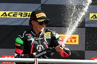 Pour Carrasco, il est important de voir le pilote avant la femme