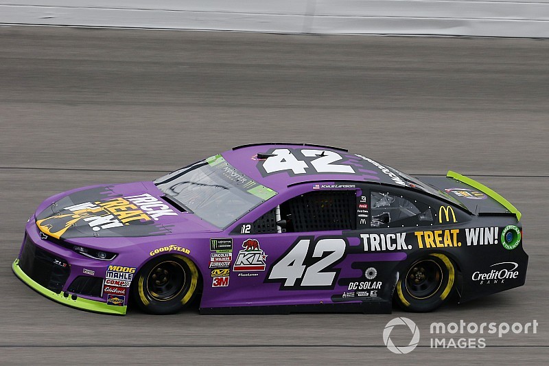 Kyle Larson misses out on win, playoff advancement