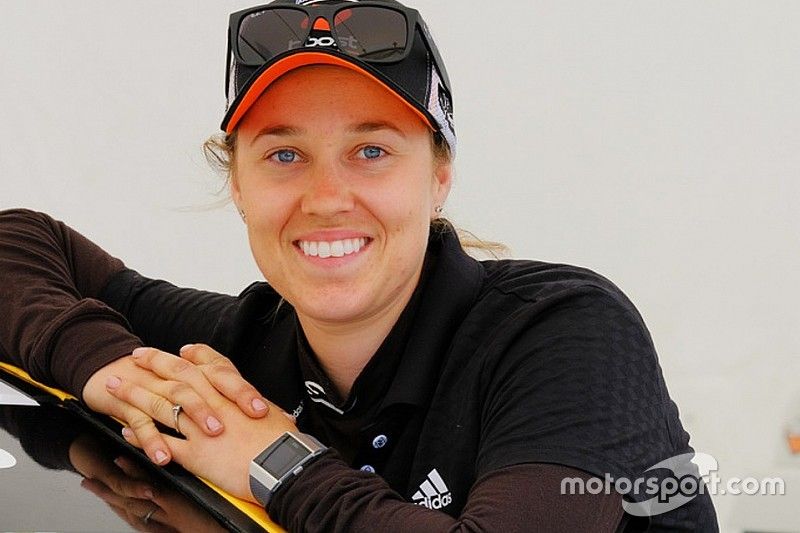 Female Utes winner sets sights on Supercars