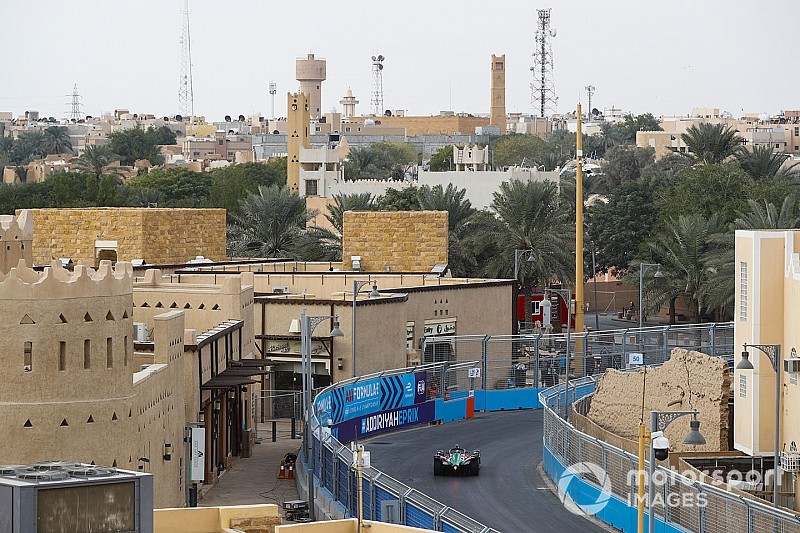 Ad Diriyah, c'est "Suzuka avec des murs"