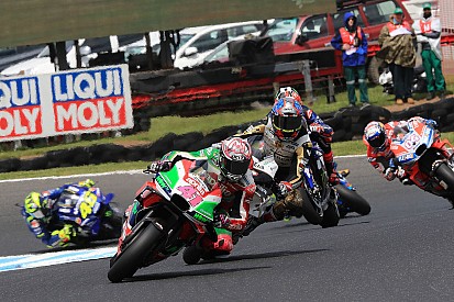Espargaró a été touché par des débris de la moto de Zarco