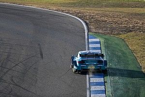Paffett majdnem kicsúszott, annyira elmerült a gondolataiban
