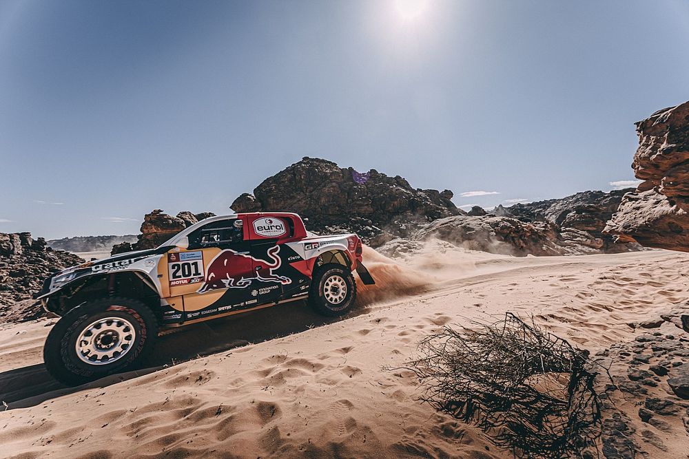 Una sanción por velocidad da la victoria a Al Attiyah en la etapa 4