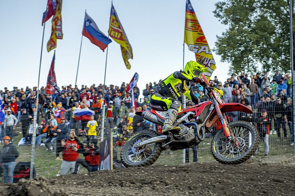 Gajser grijpt macht in MXGP, Herlings crasht twee keer