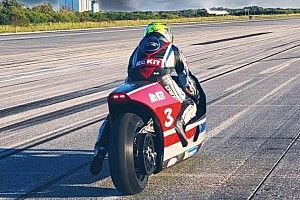 Max Biaggi da record: a oltre 455 km/h sulla Voxan Wattman elettrica