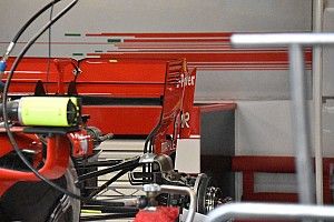 Új zárólapot kapott a Ferrari hátsó szárnya Szingapúrra