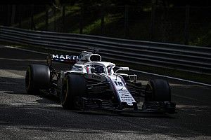Stroll: Kaskımın içinde kıkırdıyordum!
