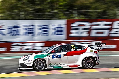 Kevin Ceccon y el Alfa Romeo se estrenan en la pole para la Carrera 3