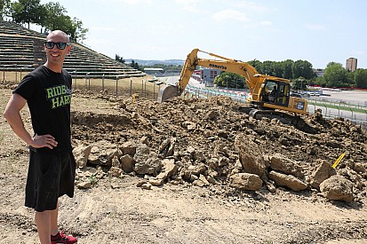 Marco Melandri dà il via ai lavori per la pista di motocross di Imola!