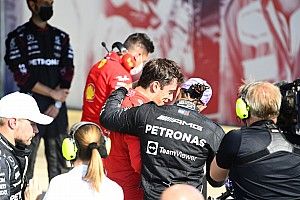 Leclerc demostró cómo competir en Copse, dice Hamilton