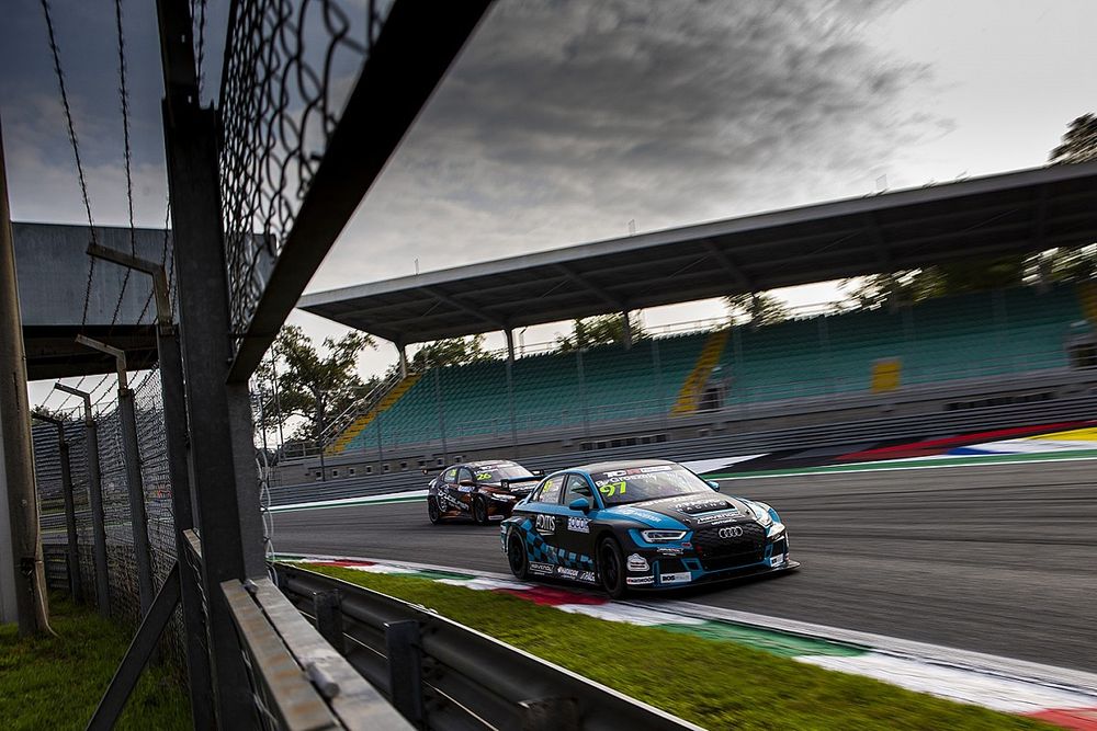 Groszek z pucharem w TCR Europe