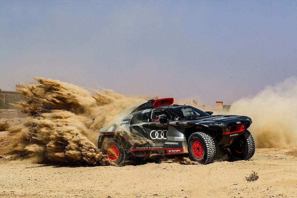 Sainz gaat meteen voor de zege in Dakar-debuut met Audi