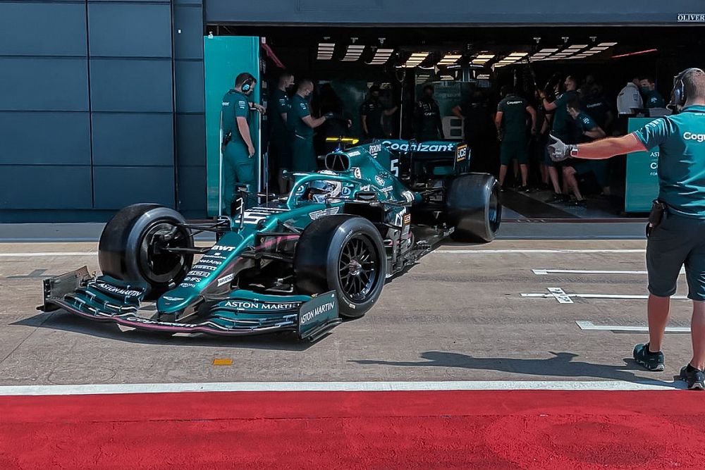 Vettel első élményei a 18 colos kerekekről: egyes kanyarokban még gyorsabb is voltam