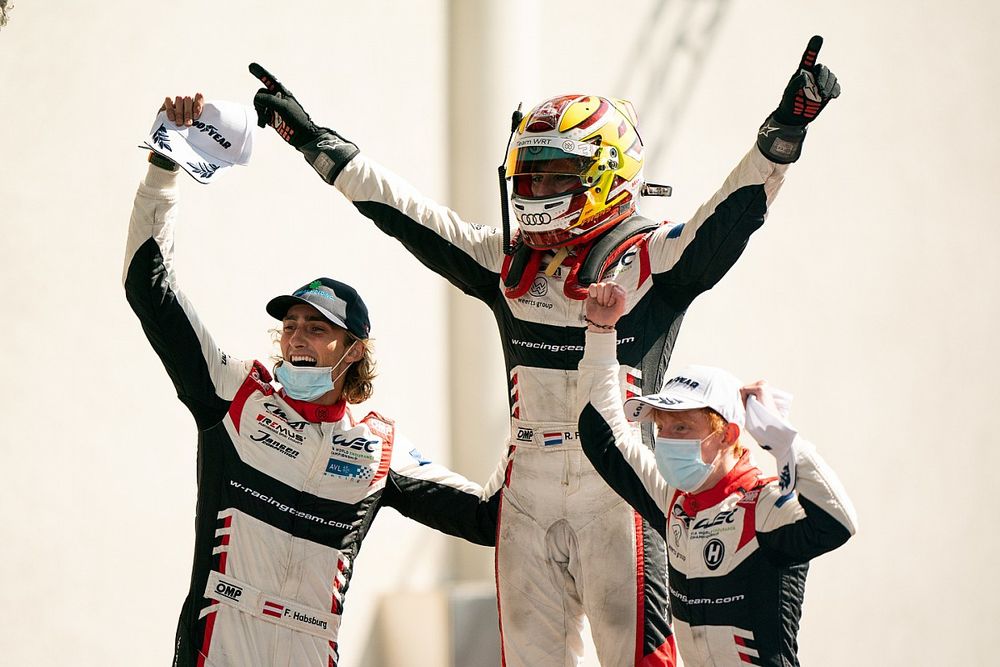 Frijns na bizarre finish: "Zag de man met de vlag een beetje laat"