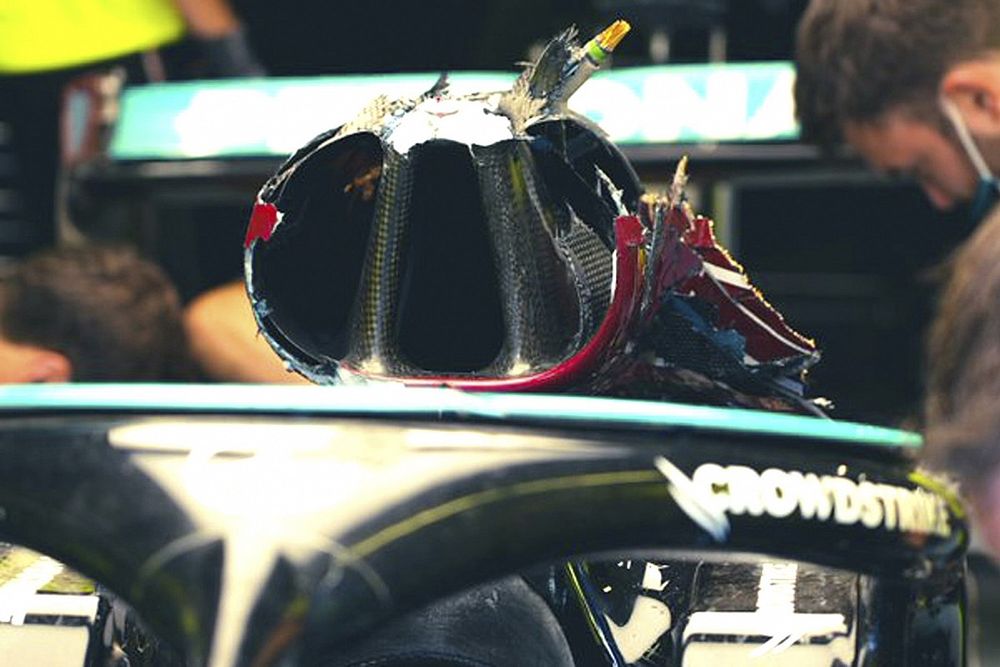 Технический анализ: что спасло голову Хэмилтона от удара Red Bull